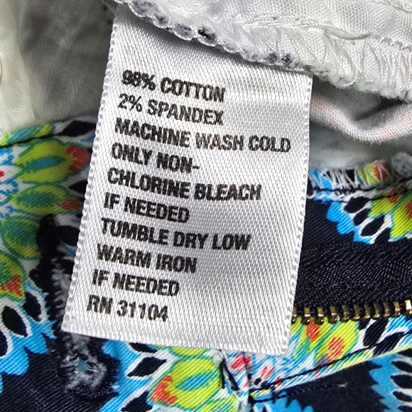 CROWN & IVY | 98% COTTON BLEND PREPPY PEACOCK FLORAL SHORTS - Picture 11 of 13